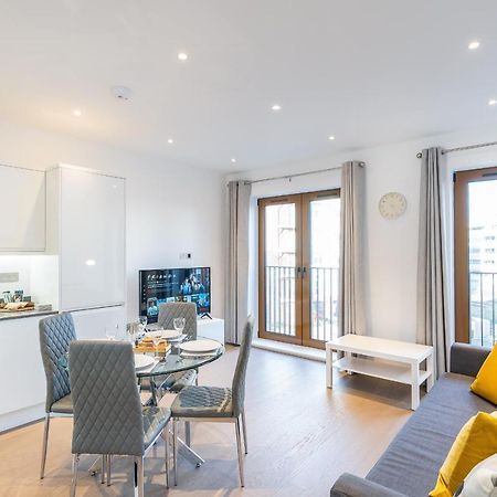 St Albans 2 Bed Luxury City Apartment, 5 Mins Walk To Train & Allocated Parking Dış mekan fotoğraf