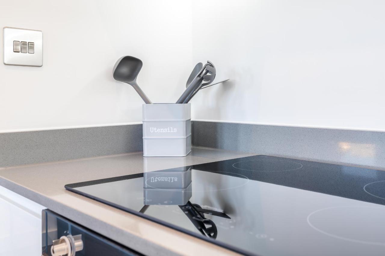 St Albans 2 Bed Luxury City Apartment, 5 Mins Walk To Train & Allocated Parking Dış mekan fotoğraf
