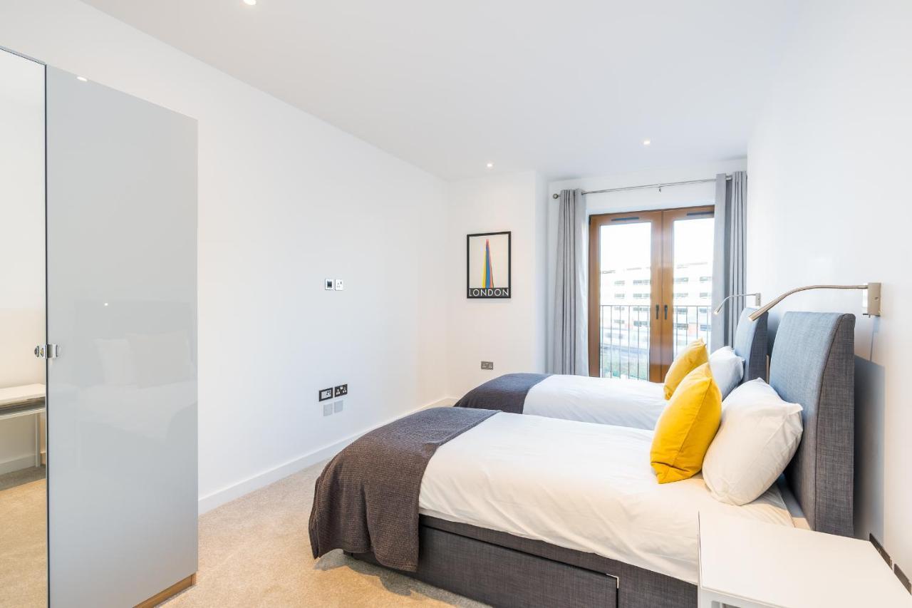 St Albans 2 Bed Luxury City Apartment, 5 Mins Walk To Train & Allocated Parking Dış mekan fotoğraf