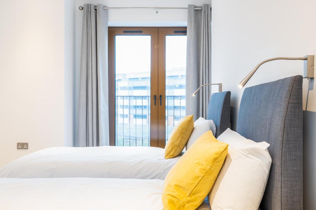 St Albans 2 Bed Luxury City Apartment, 5 Mins Walk To Train & Allocated Parking Dış mekan fotoğraf