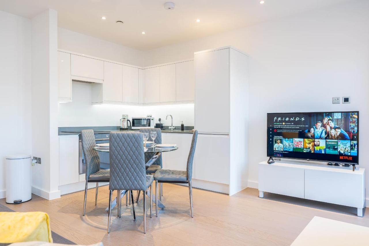 St Albans 2 Bed Luxury City Apartment, 5 Mins Walk To Train & Allocated Parking Dış mekan fotoğraf