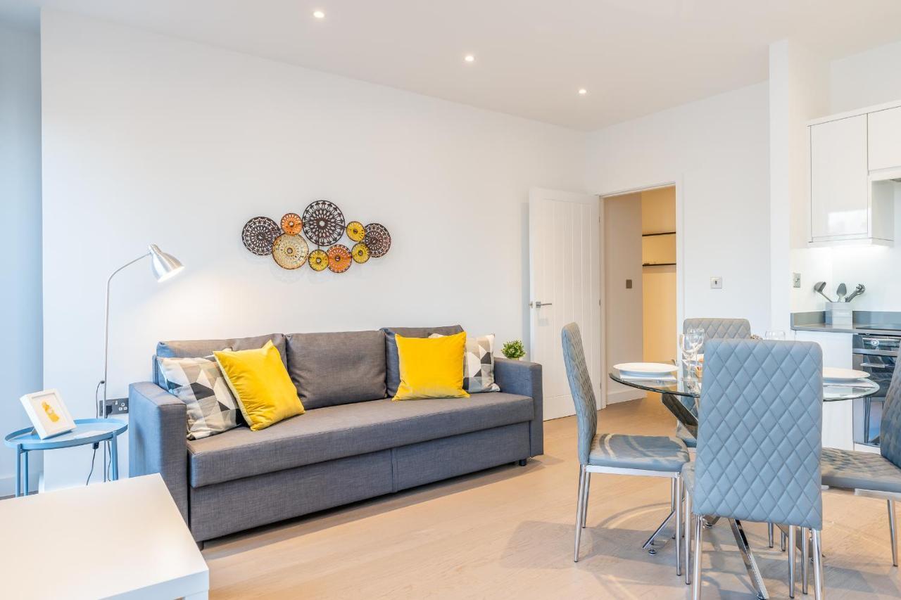 St Albans 2 Bed Luxury City Apartment, 5 Mins Walk To Train & Allocated Parking Dış mekan fotoğraf