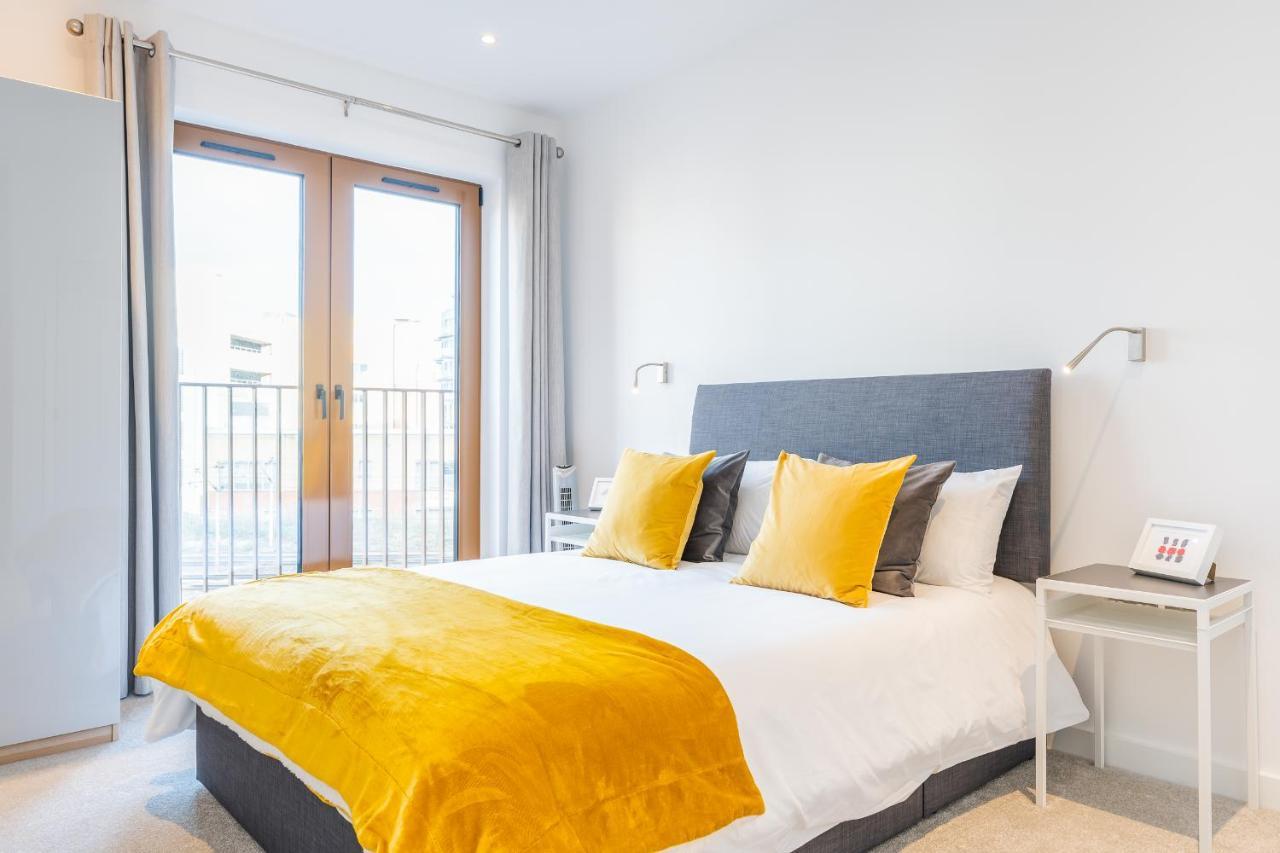 St Albans 2 Bed Luxury City Apartment, 5 Mins Walk To Train & Allocated Parking Dış mekan fotoğraf